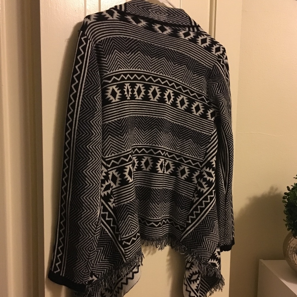 Sweater 🍂🍁 - Picture 5 of 9